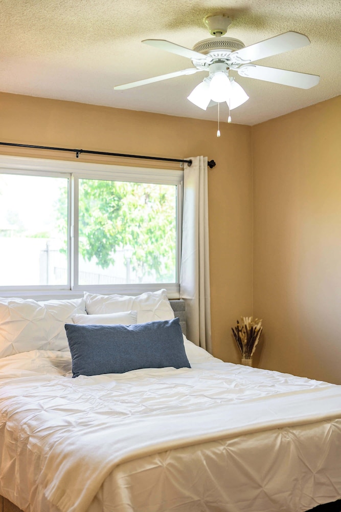 Cozy Getaway Bright, Clean & Fully Equipped