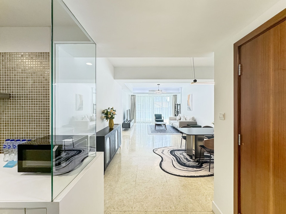 Tyms 3BR 2BA Apt West NanjingRD Line2 14
