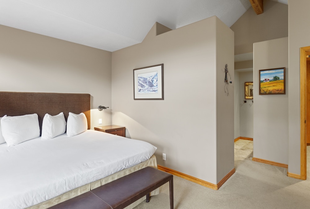 Deer Lake Village at Deer Valley Resort - Three Bedroom Condo with Loft and Hot Tub #2473 3 Condo