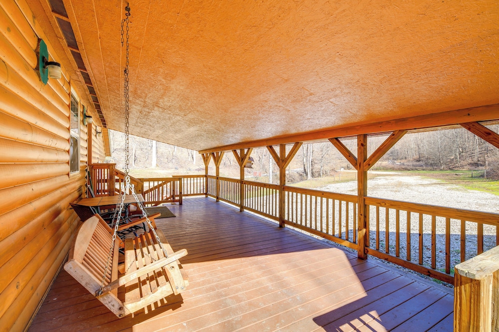 Cabin Close to ATV & Hiking Trails in Delbarton