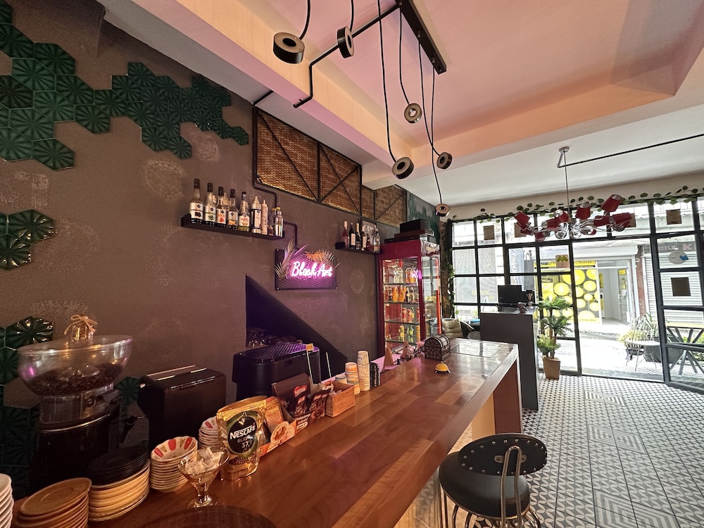 Black Art Otel - Image 16