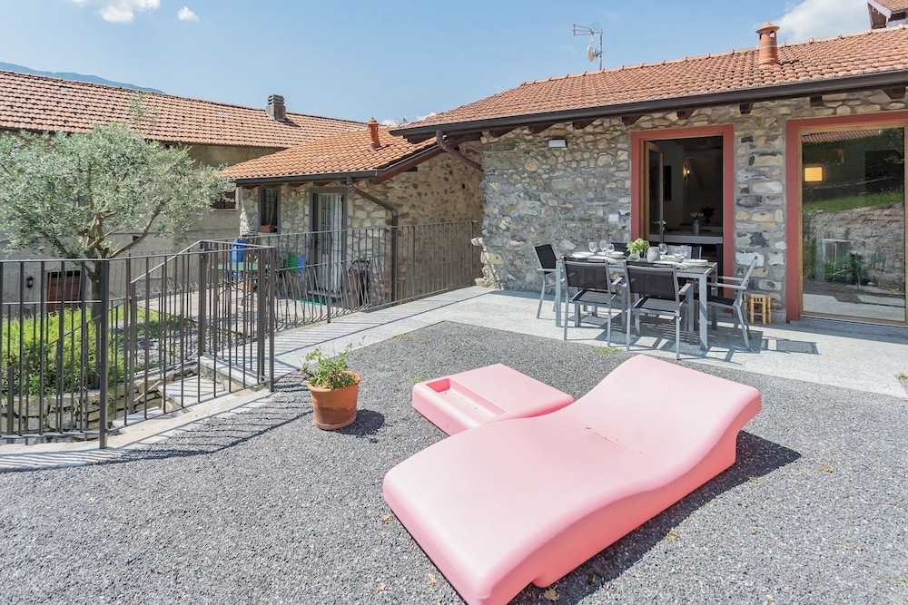 Villetta Abbazia Acqua Dolce - With Stunning Terrace by Rent all Como