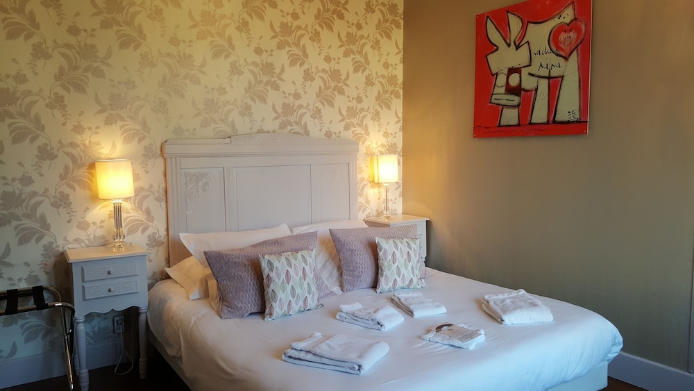 Castel Bayeux Guesthouse
