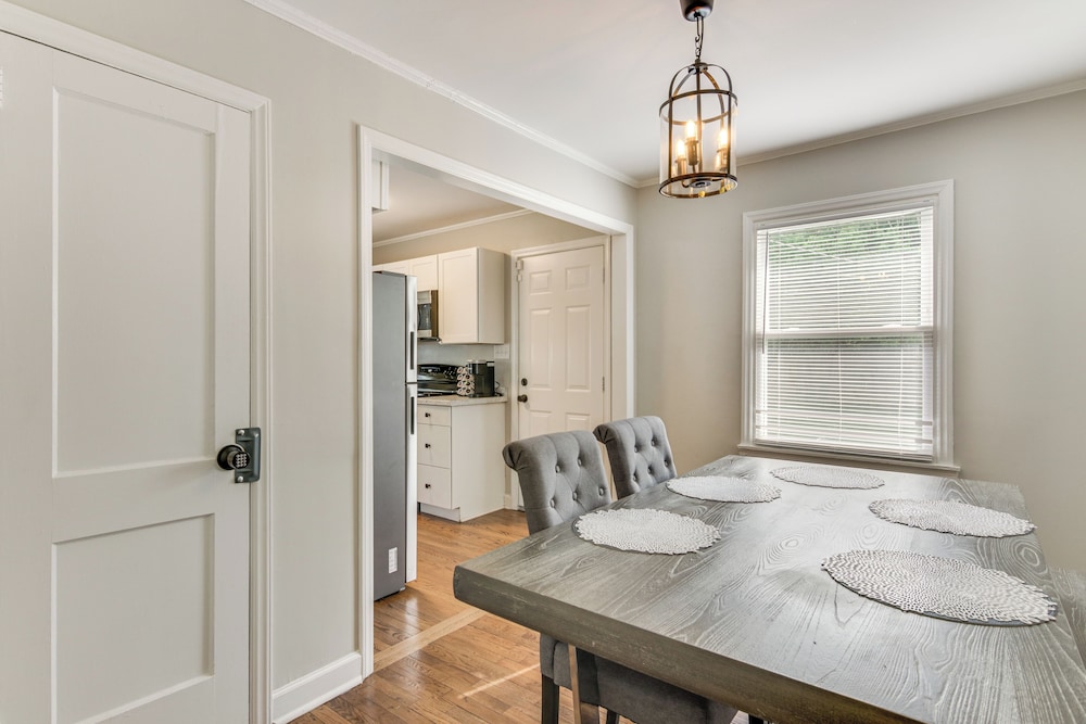 < 2 Mi to Uptown Charlotte: Home w/ Large Yard!