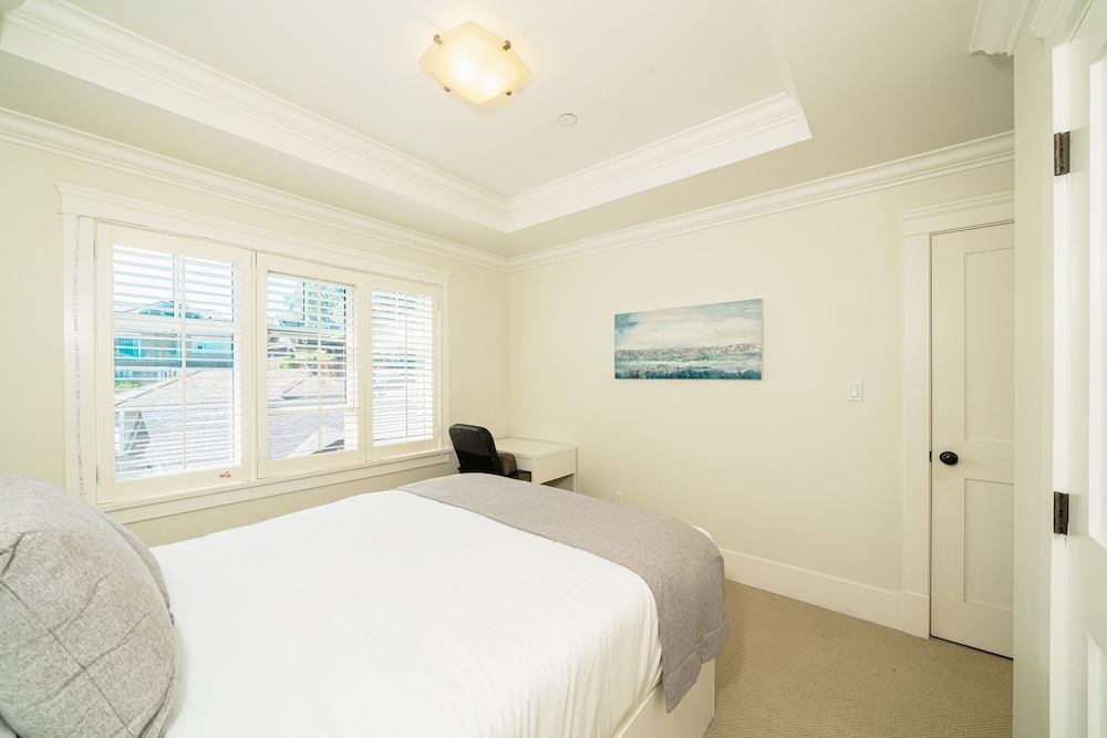 Tranquil Haven Close to UBC and Downtown - Image 2