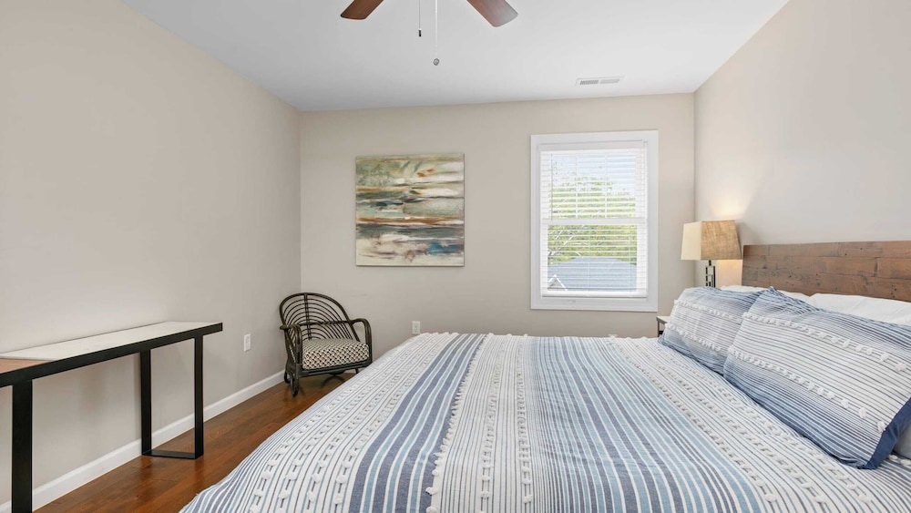 10 Townhomes, Sleeps 89 6 Mins to DT Asheville Sycamore Cove by Avantstay