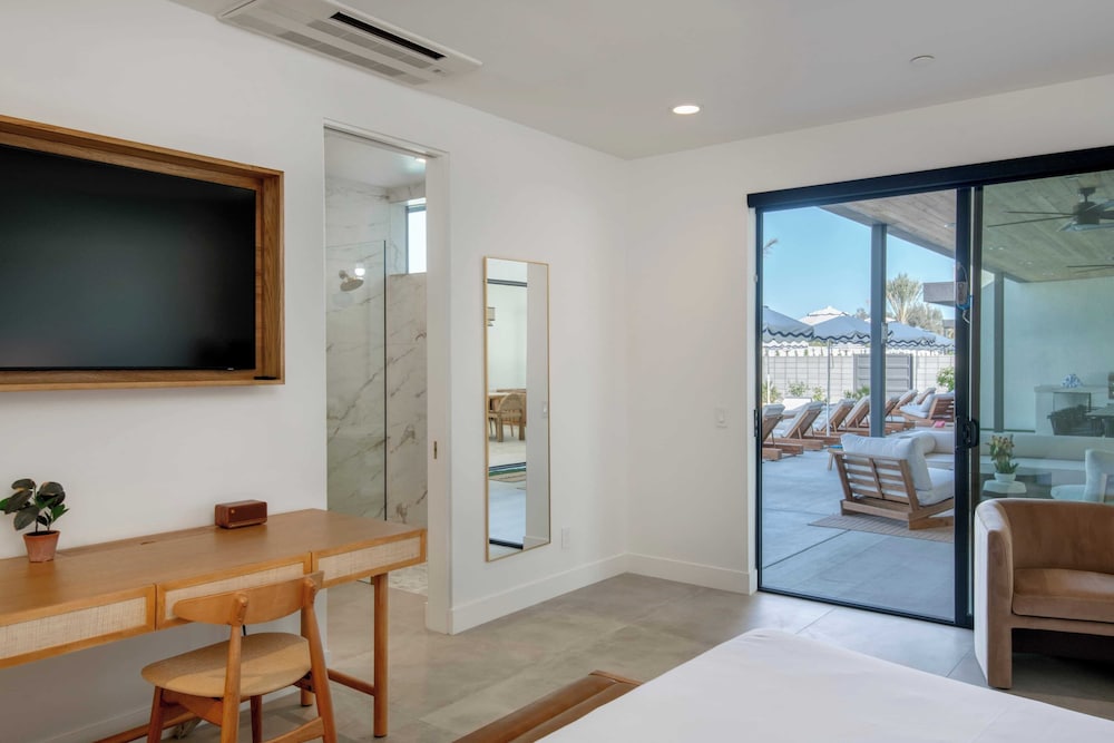 Sleeps 34 2 Villas, Pool, Pickleball + Bocce Polo Villas Elara by Avantstay