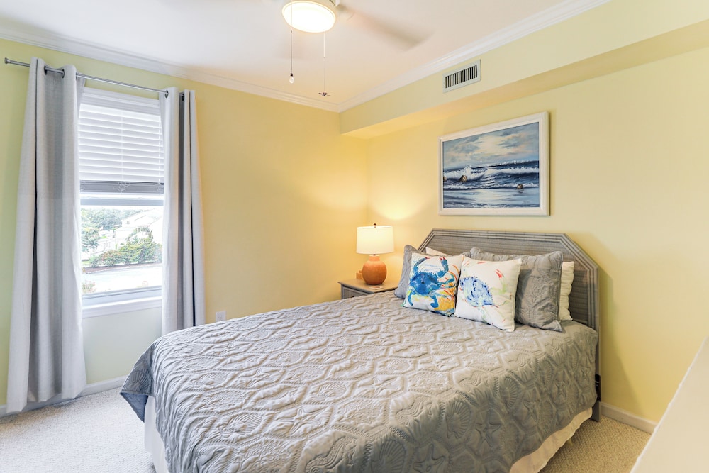 Marina Views, Walk to Beach: Atlantic Beach Condo!