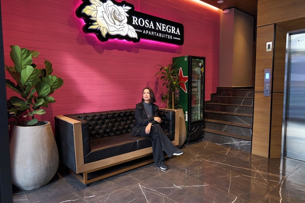 Charming Aparta-suite Stadio Rosa Negra Retreat