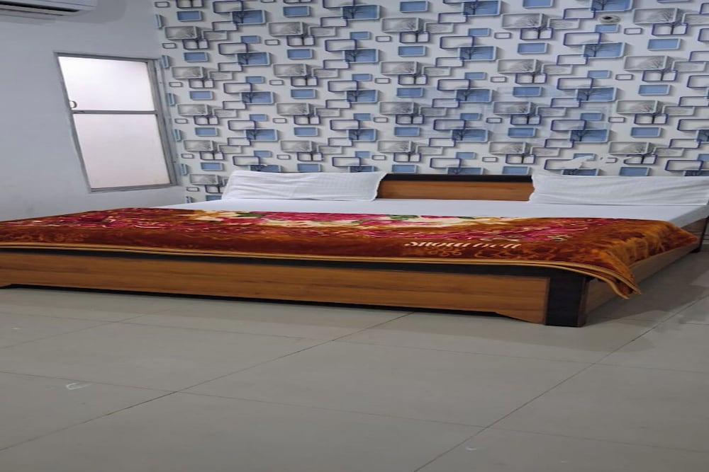 Hotel MeenakshI Palace Kanpur
