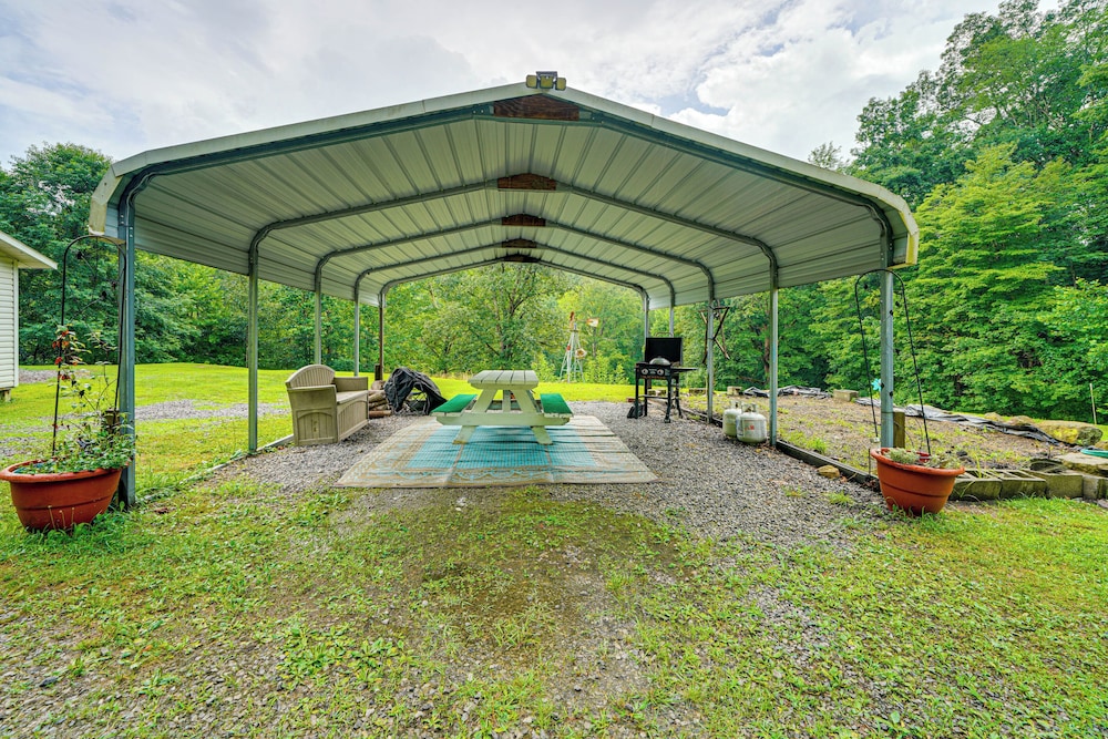 Hot Tub + Pet Friendly: Quiet French Creek Getaway