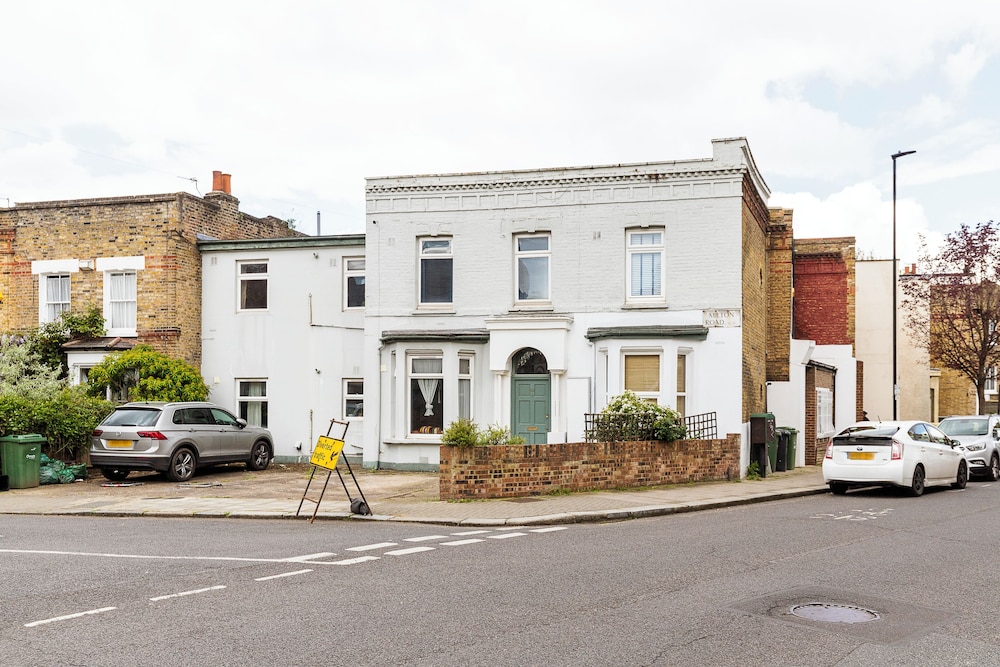 A Tranquil One-bedroom Flat Near Brockwell Park