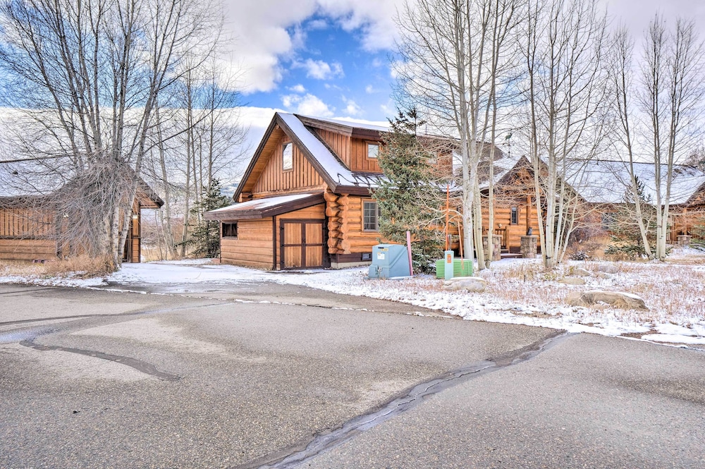 Mountain Views & Fire Pit: Granby Retreat! view 3