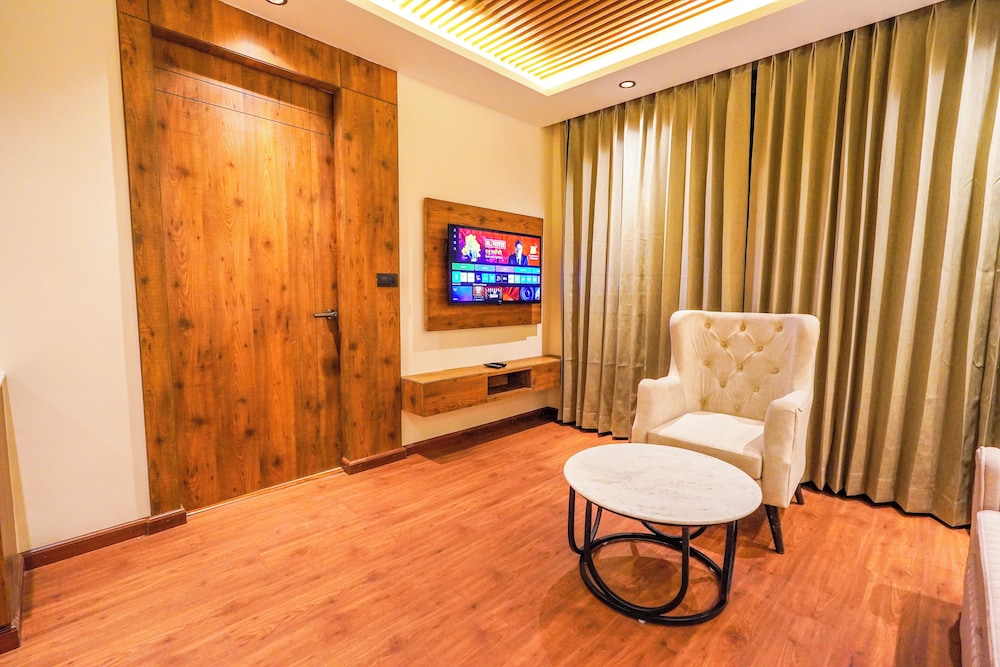 Carom Hotel Manali