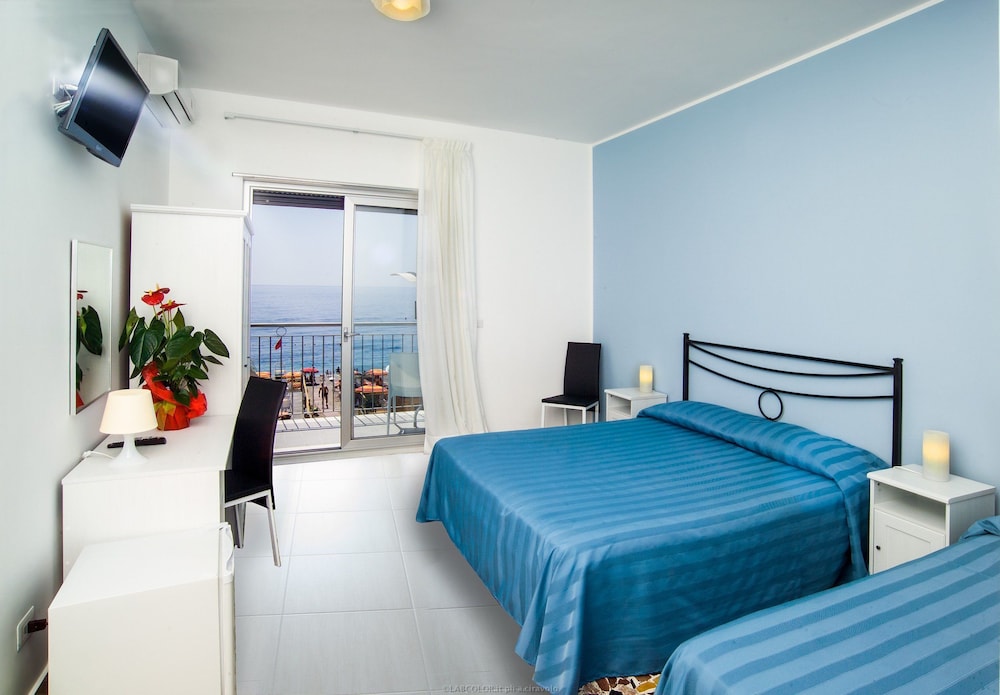 Maniel Beach Hotel