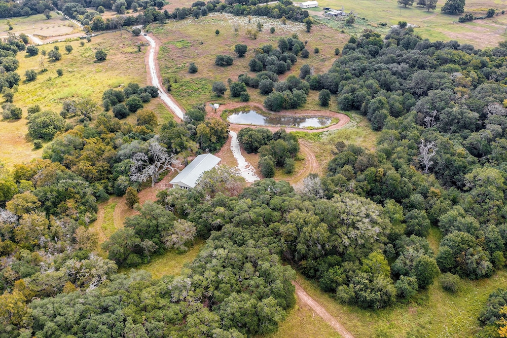 Pond + Trails On-site: Washington Escape! view 3