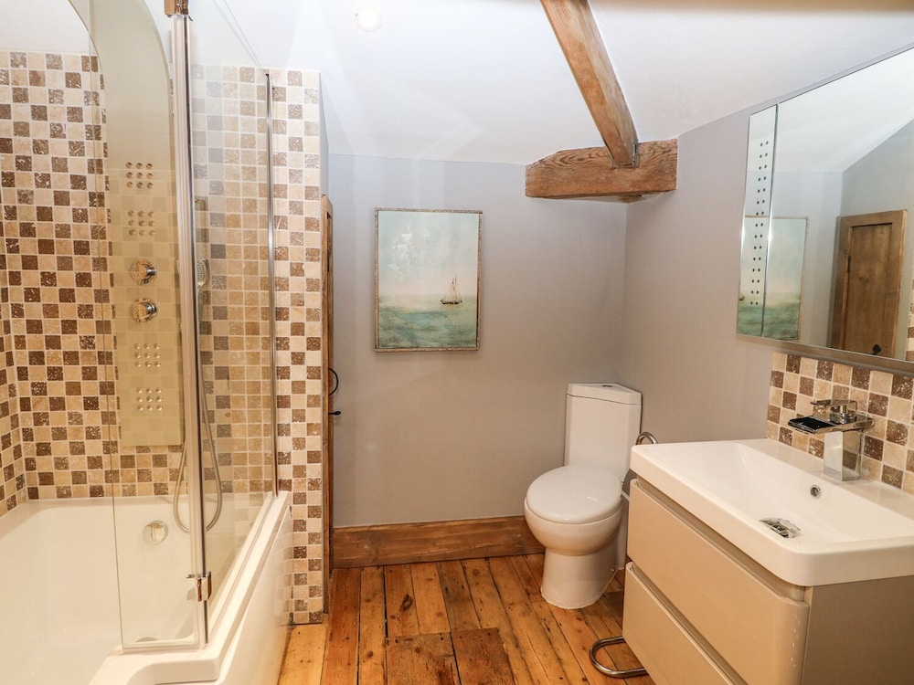 Matlock Vacations - The Carriage House - Property Image 8