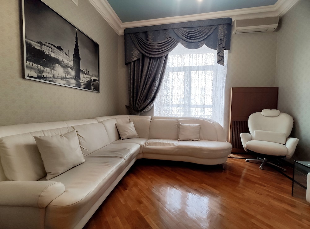 TVST Apartments TV6