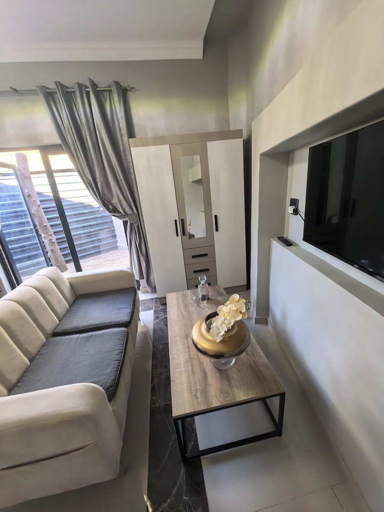 Bryanston Palms Accommodation