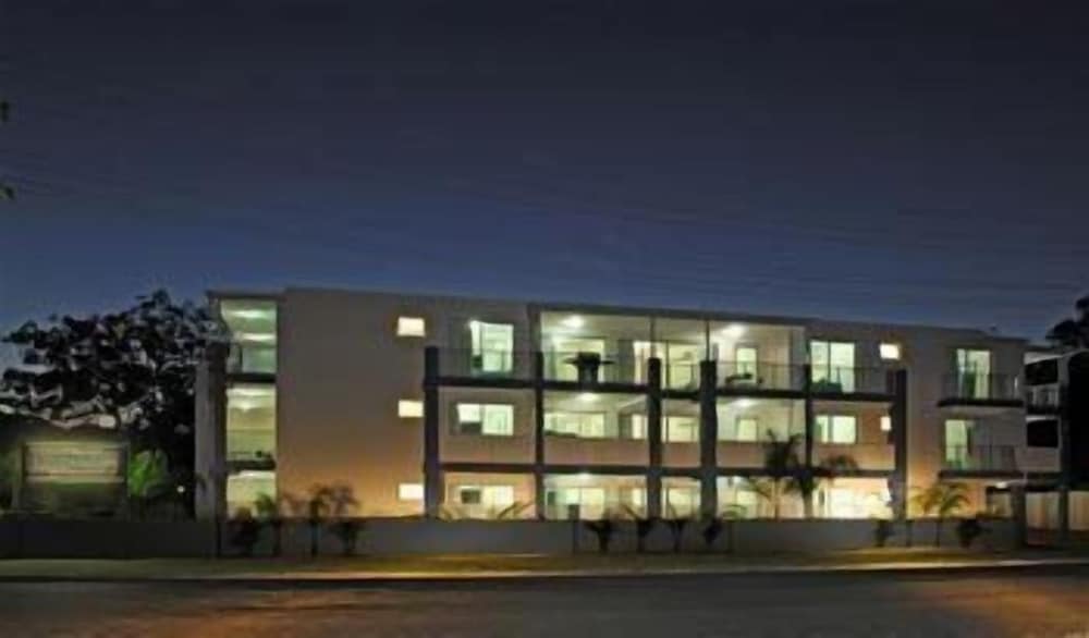 Shoal Bay Beachclub Apartments