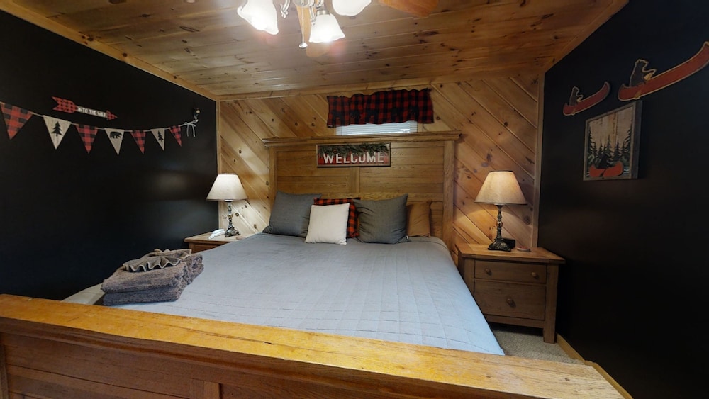 The Ranch Cabin on 6 Secluded Acres in the Great Smoky Mountains by RedAwning