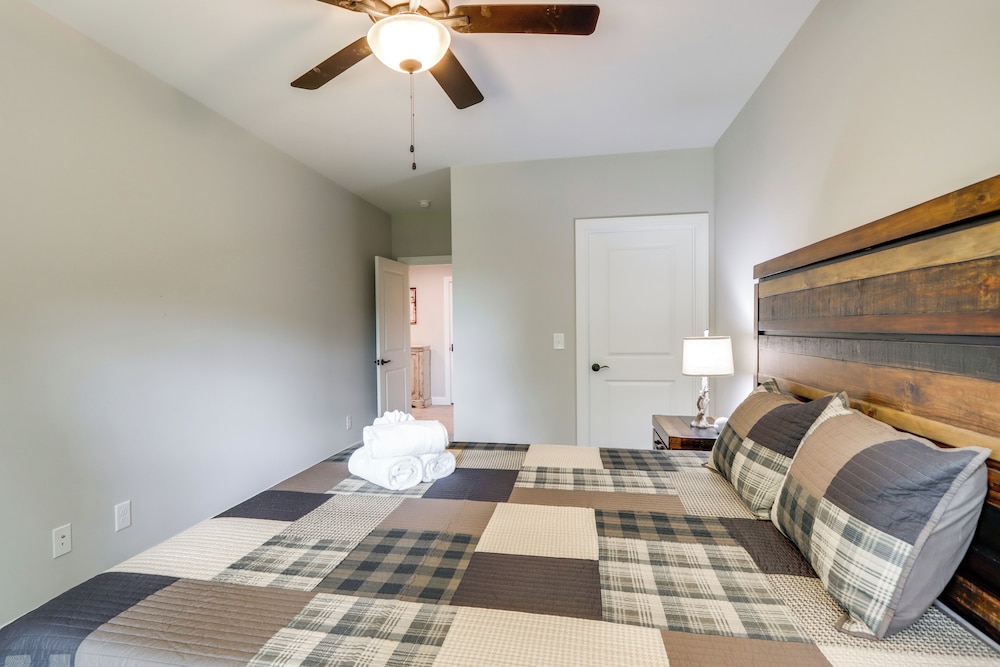 Cozy Blue Ridge Cabin: Game Room & Mountain Views