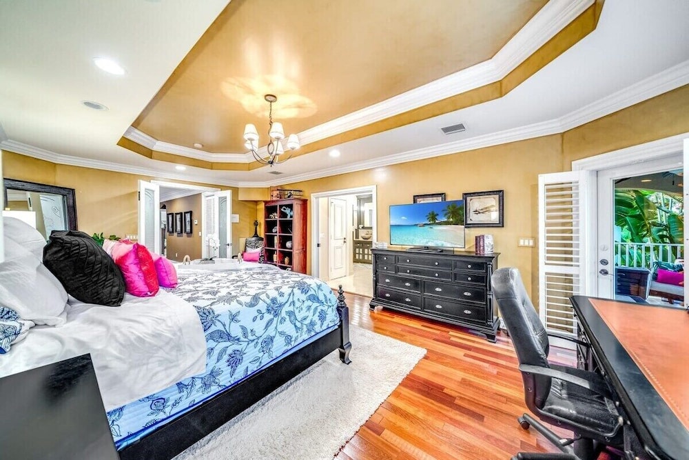 5 Bedroom Luxury Home, Minutes to Las Olas, Shops & Beach