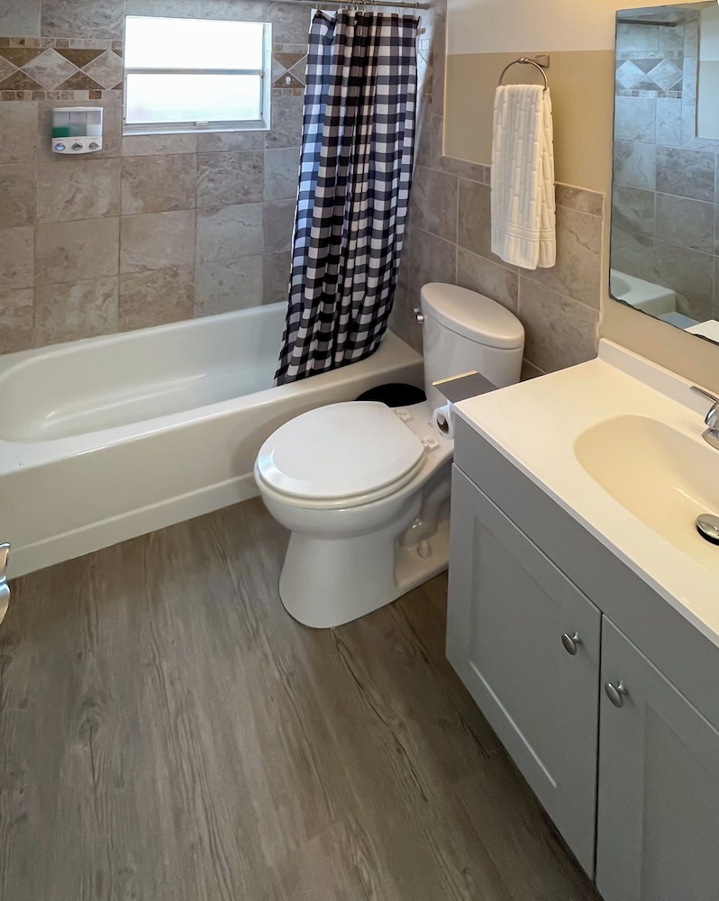 Fort Myers Vacations - Lazy Cuckoo Inn - Property Image 1