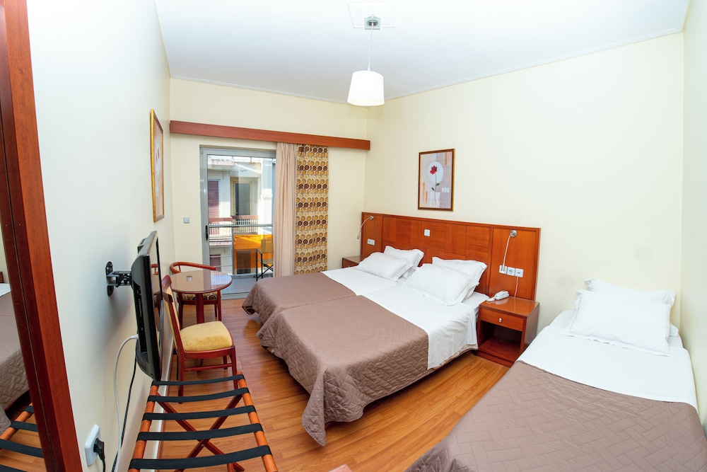 HOTEL ENA