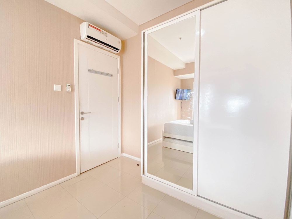Modern 2Br Apartment Without Living Room At Parahyangan Residence