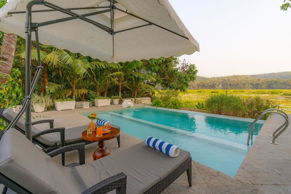 Loto Bianco by Hireavilla -4br w Pvt Pool Siolim