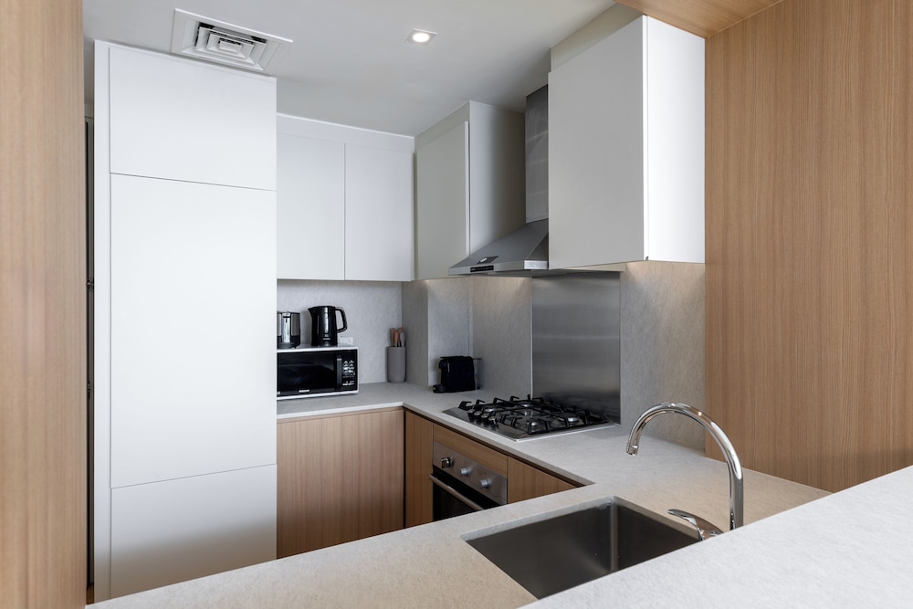 Maison Privee - Dazzling Downtown Retreat w/ Panoramic City Views