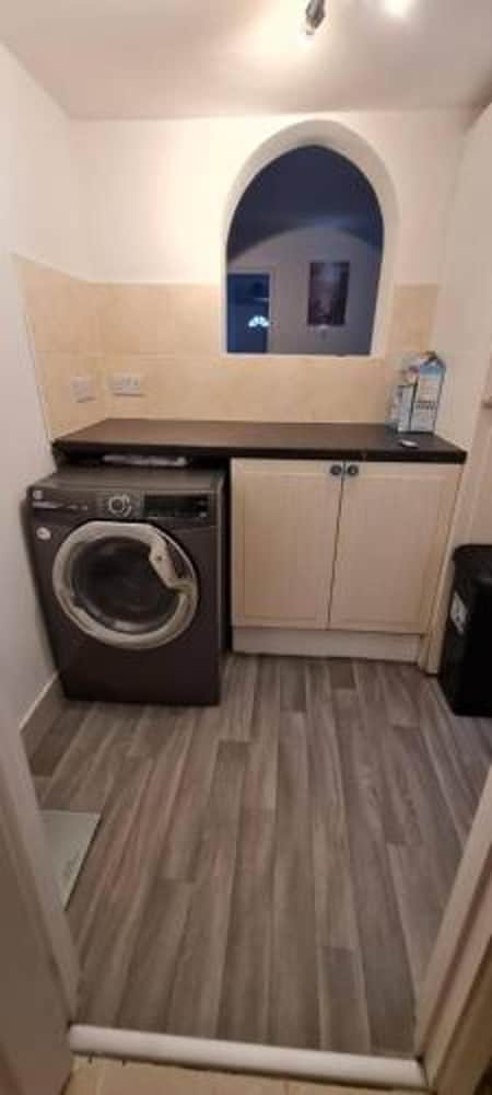 Gillingham Retreat - Spacious 4 Bedroom House