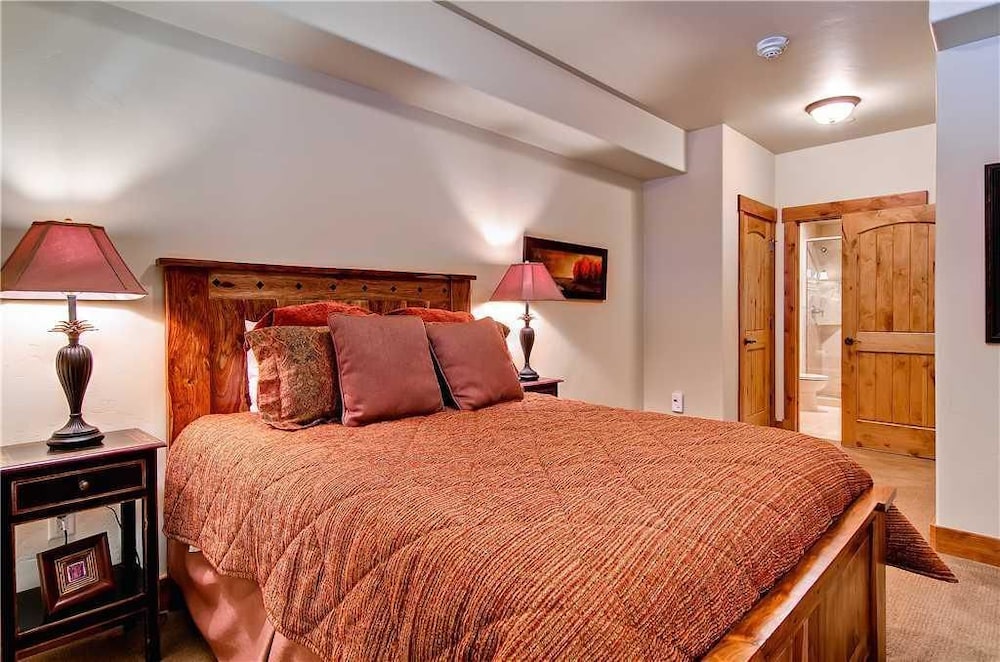5112 Emerald Lodge, Trappeur's Crossing Apartment 2