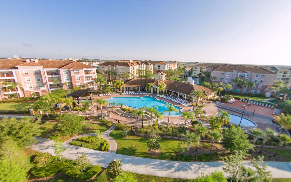 Epic Universe Premium Lake View Condo, Vista Cay - 1002