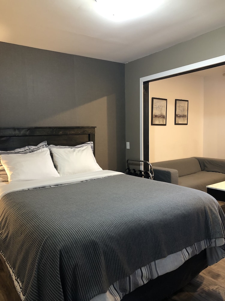Greenside motel