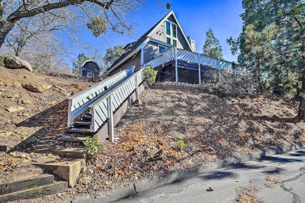 Lake Arrowhead Cabin w/ Balcony, Near Trails view 4