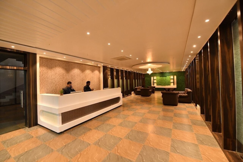 Lobby & Reception