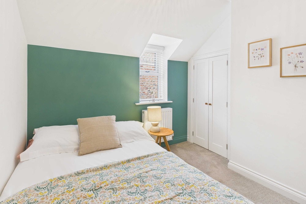 Host Stay Bracken Cottage
