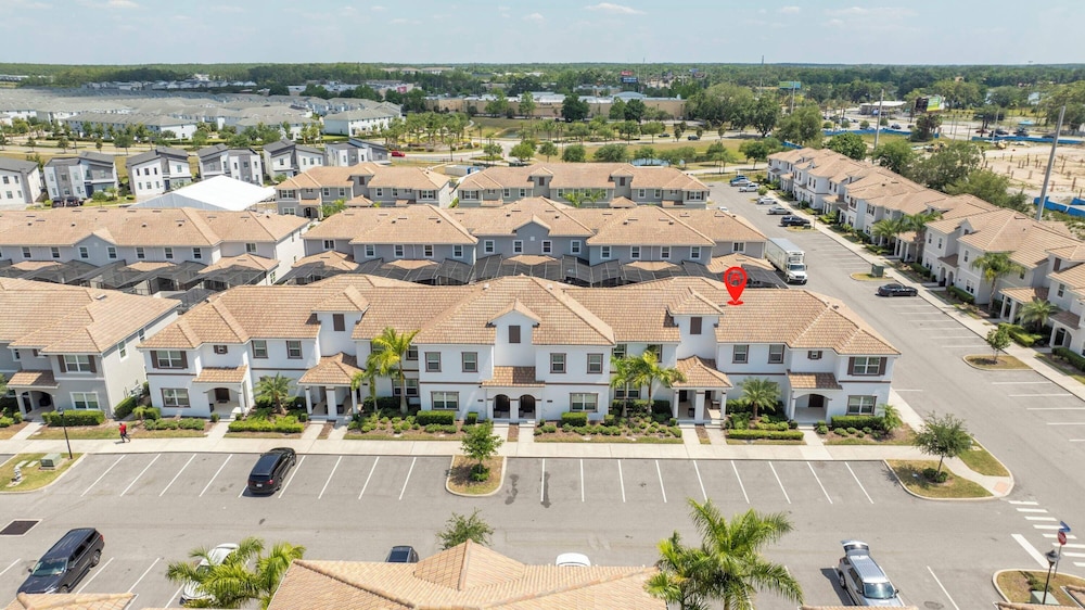 Gorgeous 4Bd W/ Pool & Waterpark @ Storey Lake 4836M