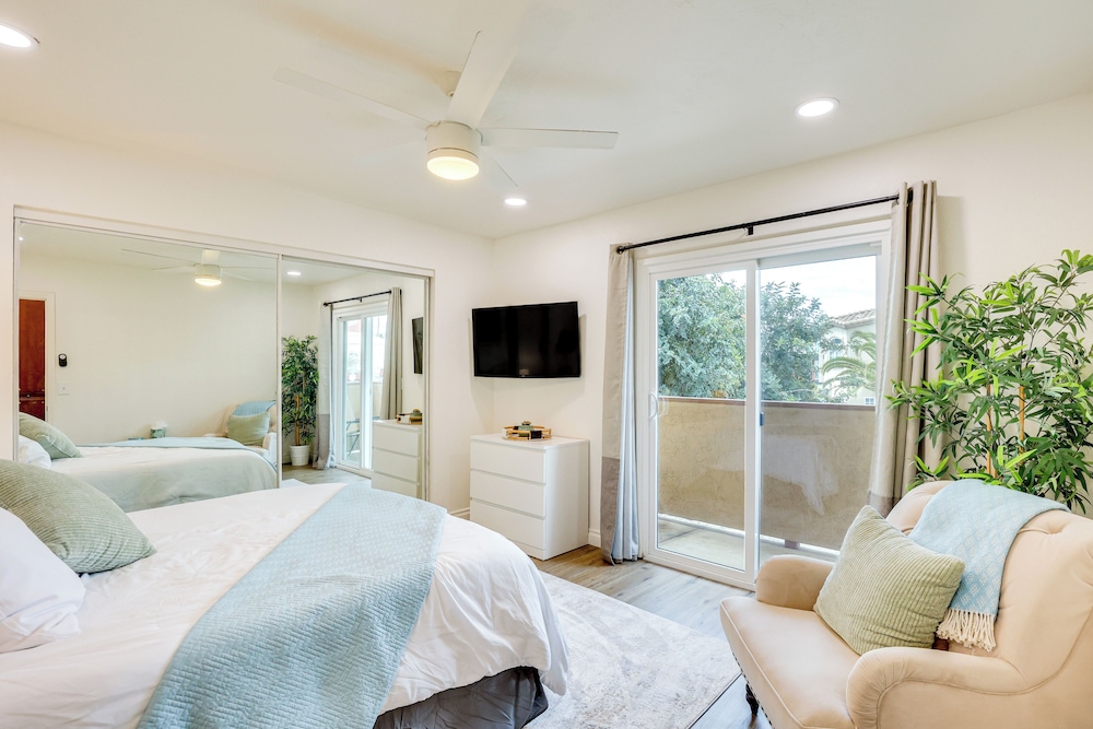 1 Mi to Oceanside Municipal Pier: Condo w/ Balcony