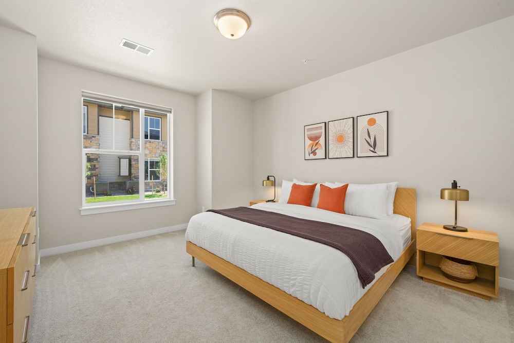 Northfield Hideaway, King Suite, EV, Pet-friendly