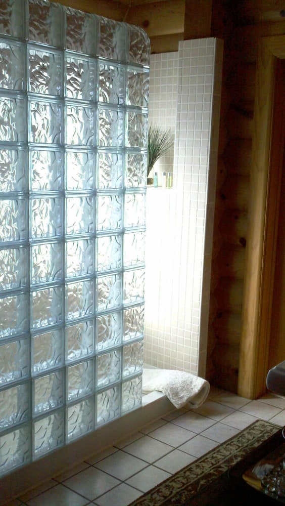 Elk Creek Lodging