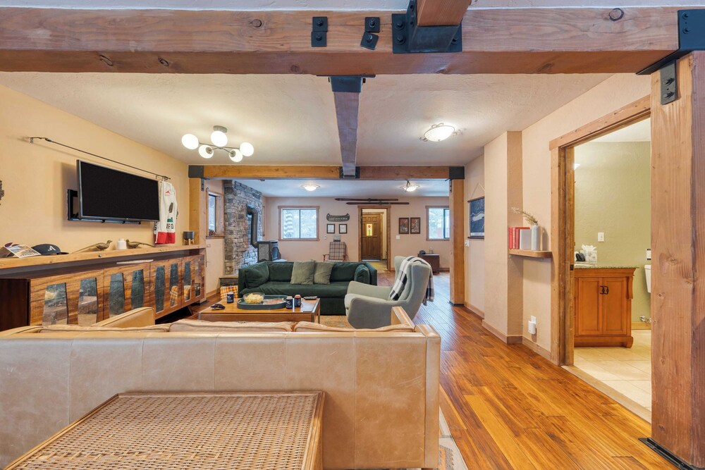 Private Deck, Fireplace, and Ski Access Near Northstar The Lazy Bear