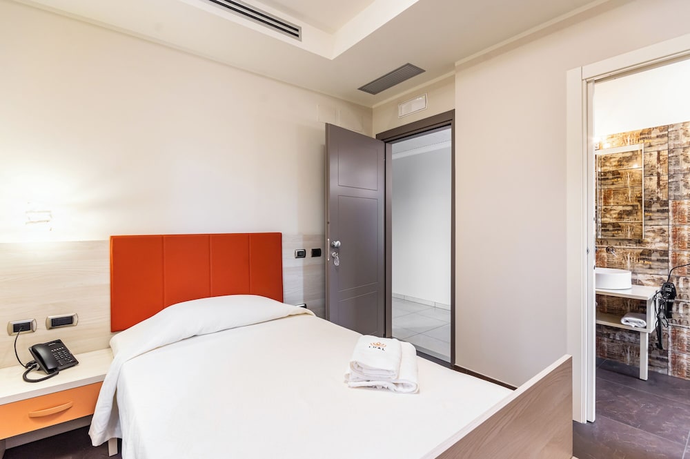 Lual Bleisure Hotel