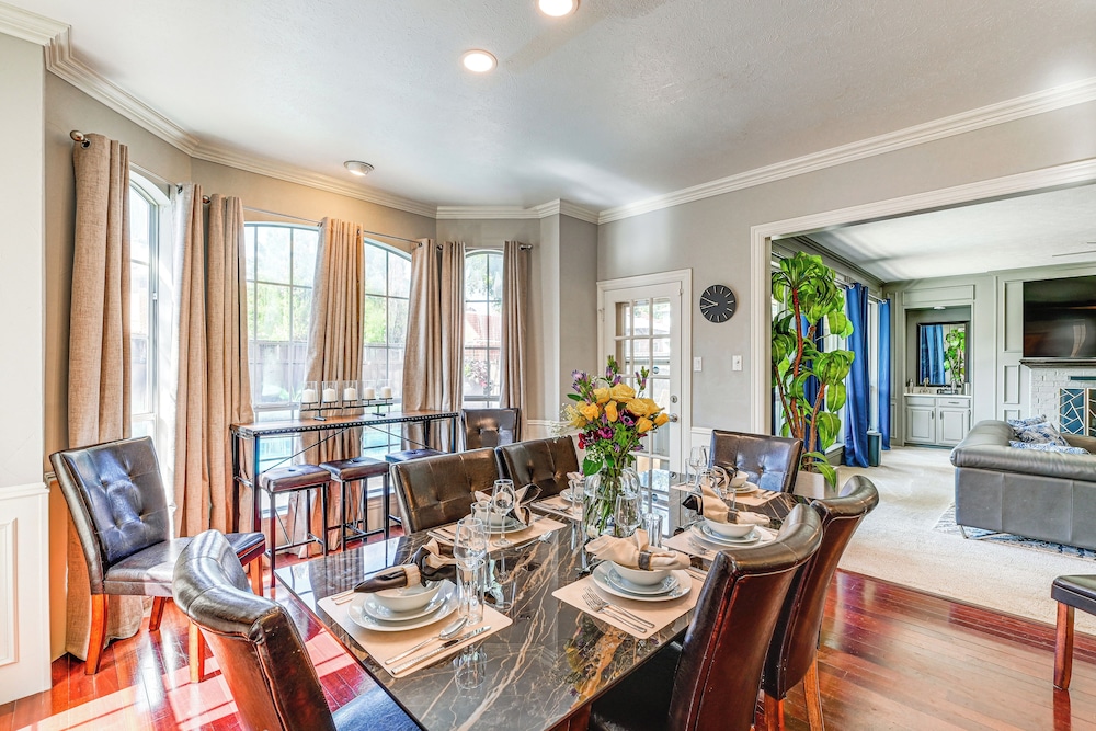 Relax By Pool, Soak in Hot Tub: Plano Home