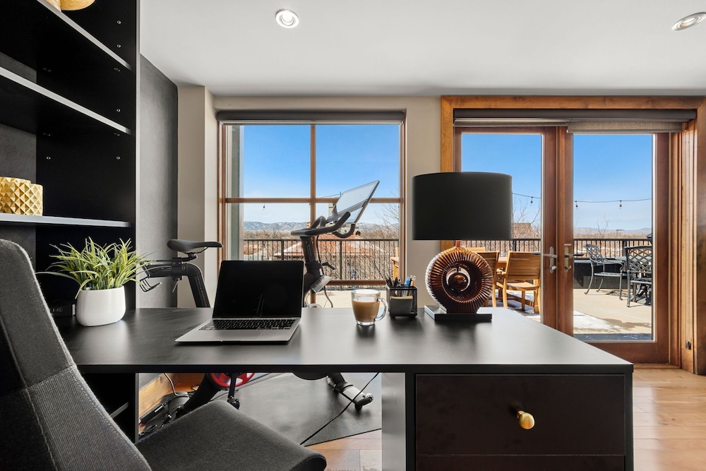Penthouse With Mountain Views in Heart of Old Town