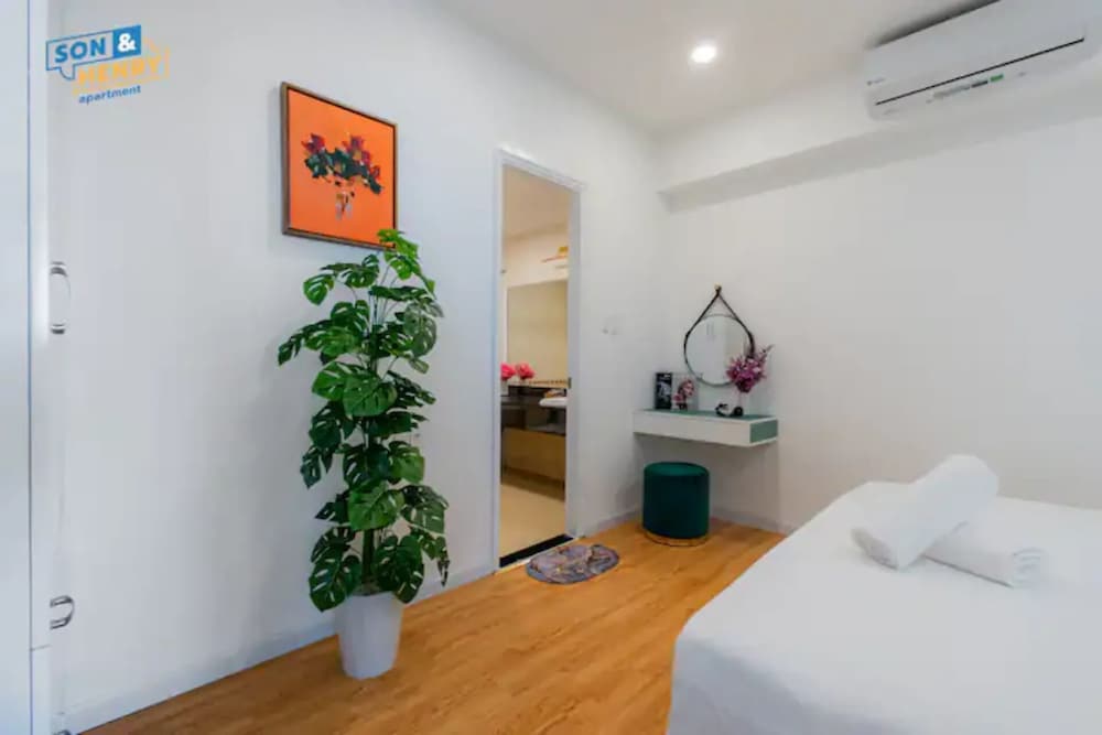 Salute de Sailing Tower Luxury Apartment