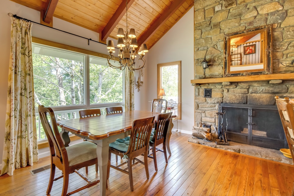 Getaway w/ Guest House - 6 Mi to Lake Glenville!