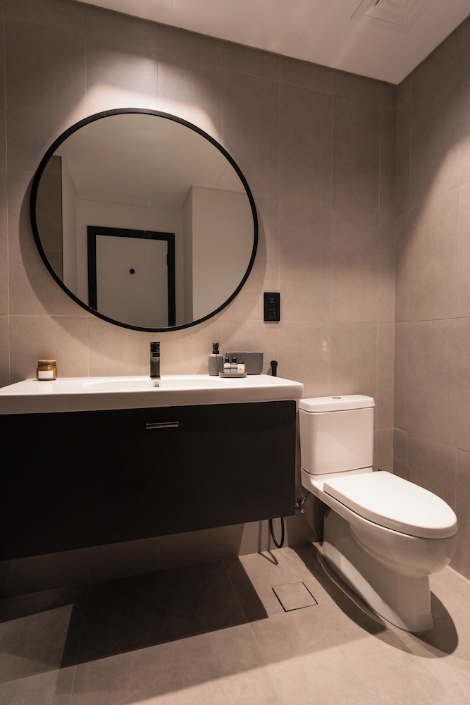 Waves - Comfort and Style in a 21st-Floor Studio With View